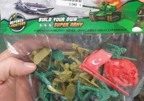 Türkiyə bayraqlı oyuncaq İrəvanı bir-birinə qatdı – Foto