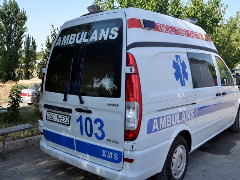 “Tarqovı”da binanın balkonundan qopan daş parçası bir nəfərə xəsarət yetirib – RƏSMİ