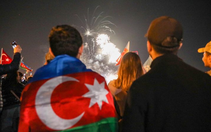 Atəşfəşanlıq Bakı sakinlərinin gözü ilə… – Fotolar