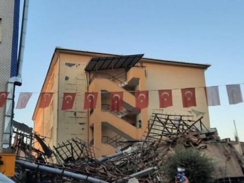 Türkiyədə ikimərtəbəli bina çökdü: yaralılar var- VİDEO