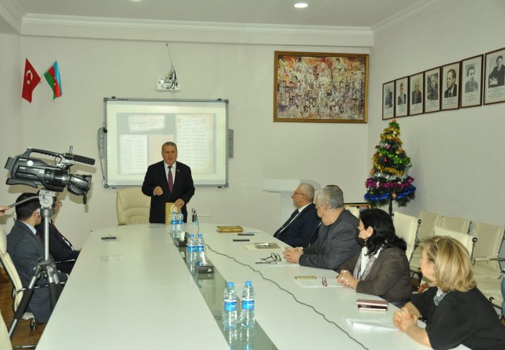 “Yunus Əmrə Zirvəsi” mövzusunda konfrans keçirildi