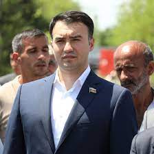 Alqışıyla qarğış qazanan deputat oğlan