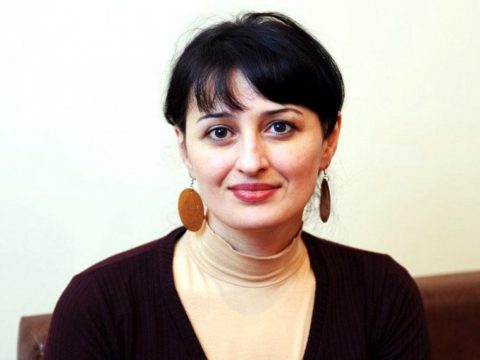 Varlığı brendlərdən asılı olan qadınlar