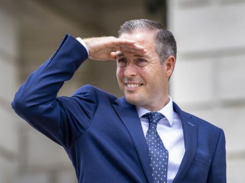 Baş naziri istefa VERDİ