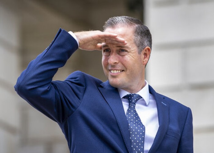 Baş naziri istefa VERDİ