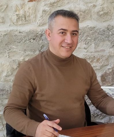 “Arala kirpiklerini, gözlerine dolayım…” – Fikret Çelik (Türkiyə)