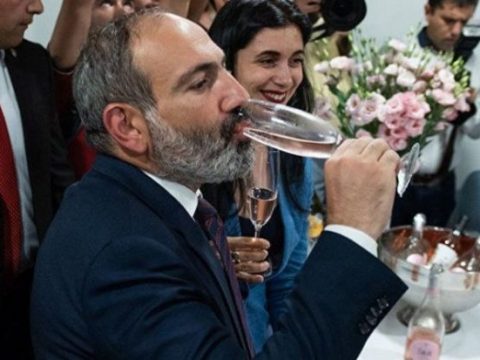 Paşinyan  Putini təhqir etdi