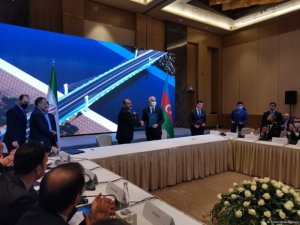 Azərbaycan və İran arasında tarixi sənəd imzalandı