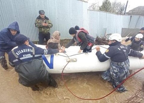 Masallı və Cəlilabadda çay daşdı, 39 nəfər təxliyə olundu – Video