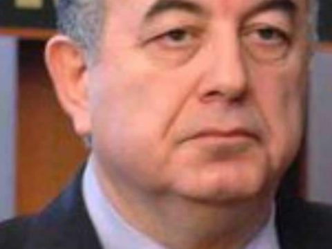 Gözlərə qəlbindən nur verən həkim…