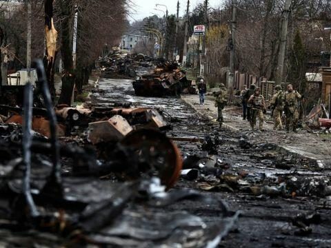 Ruslar Mariupolda cəsədləri yandırır – Şok