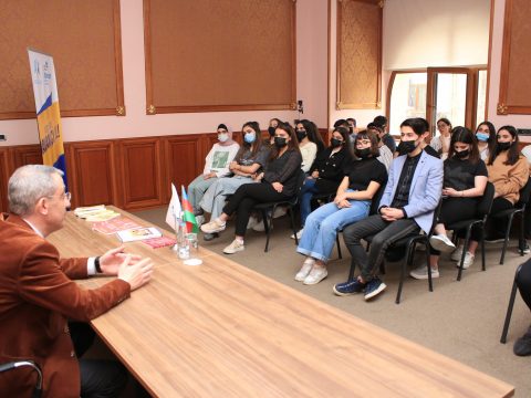 Davam”Gənclər Hərəkatında Səlim Babullaoğlu ilə görüş keçirilib