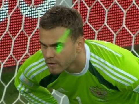 FİFA-dan futbolçunun gözünə lazer salınan oyunla bağlı qərar