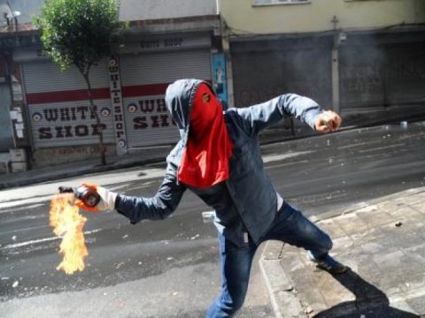 Moskvada qvardiyanın maşınına molotov kokteyli atıldı – FOTO