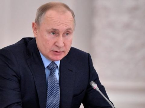 Putin müsəlmanları təbrik etdi
