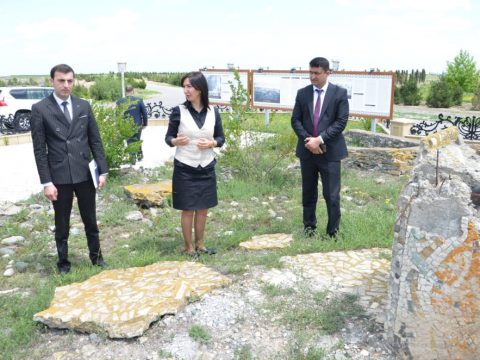 Vəsilə Möhsümova Tərtər şəhərinin yaxınlığında yerləşən “Marağa – 150” abidəsində olub.