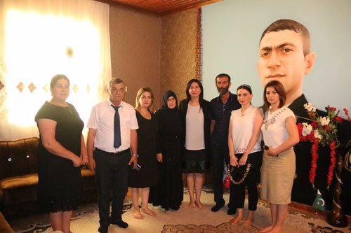 Regional idarənin rəisi Vətən müharibəsi şəhidinin ailəsini ziyarət etdi