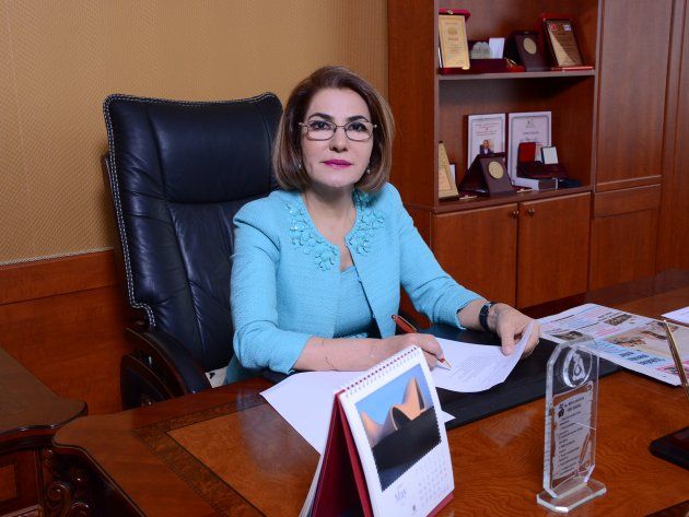 Son VƏLİYEVANIN “EVDƏSƏNMİ, İLAHİ” şeiri Sevil AZADQIZInın baxışında