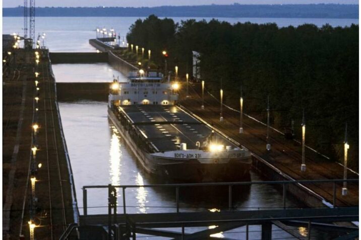 Bir milyon insanın ərsəyə gətirdiyi gəmiçilik kanalının 70 yaşı var