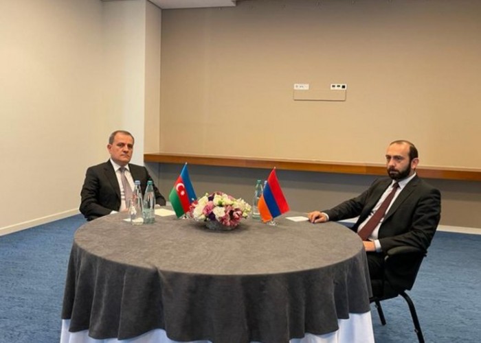 Ceyhun Bayramovun Mirzoyanla görüşü başladı – YENİLƏNİB