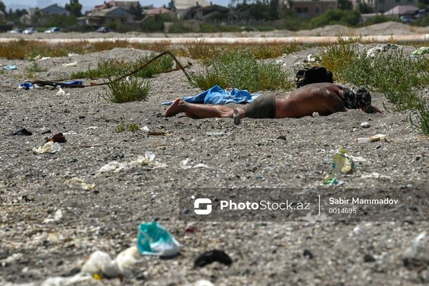 Zibilin ağuşunda sərinləmək cəhdləri: Bakı çimərliyindən iyrənc GÖRÜNTÜLƏR
