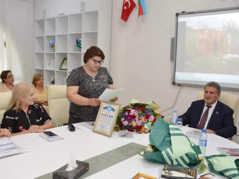 Xalidə Nurayın “Vərəqlərin günahı” adlı kitabının təqdimatı keçirildi