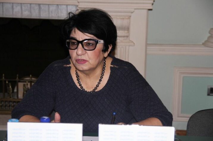 Kişi qeyrətli xanım…