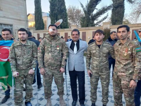 SƏHNƏDƏ DAVAM EDƏN MƏNALI ÖMÜR YOLU