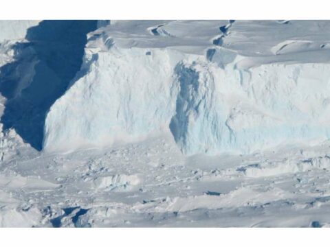 Antarktidada əriyən “Məhşər günü” buzlağı Dünya okeanının səviyyəsini 3 metr qaldıra bilər