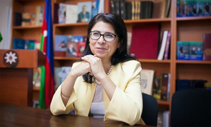 Yeni yaşınız mübarək, Fərəh xanım!