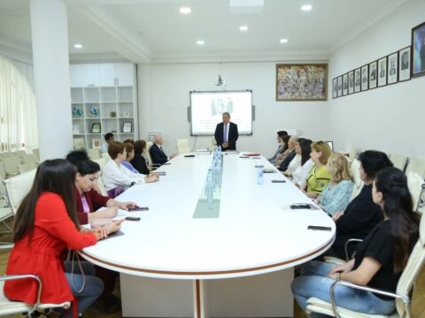 Ədəbiyyat İnstitutunda Nizami Gəncəvi müzakirələri