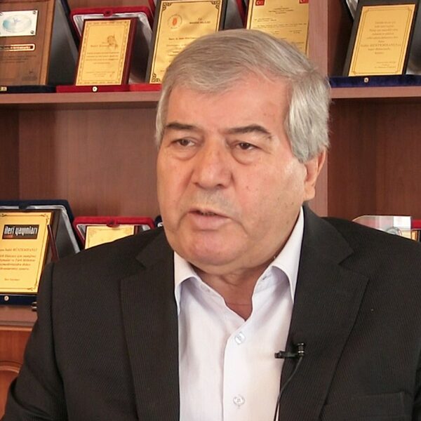 Erməni alimləri də onun kimi düşünür və yazırlar... Erməni alimləri də onun kimi düşünür və yazırlar...