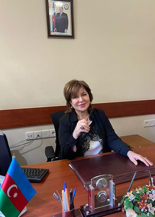 Ömrünü elmə xərcləyən xanım