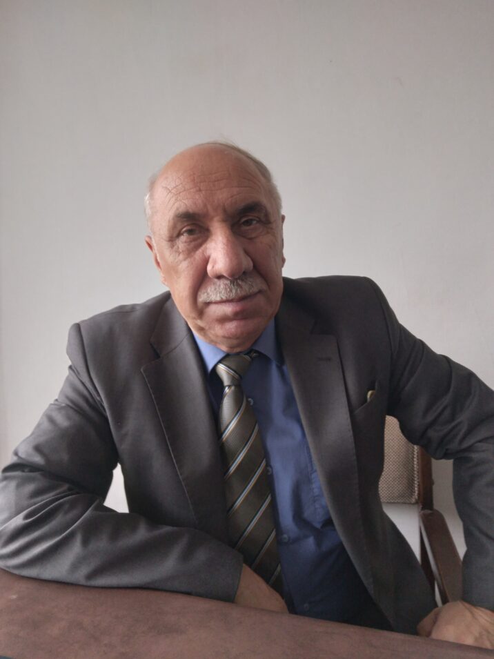 Əbülfət MƏDƏTOĞLU : –  Paralel yollar…      Onu Faiq Balabəyli ilə yanaşı gedirik