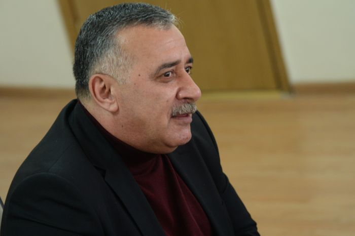 Kürçaylının doğum və ölüm tarixləri fevral ayına təsadüf edir.