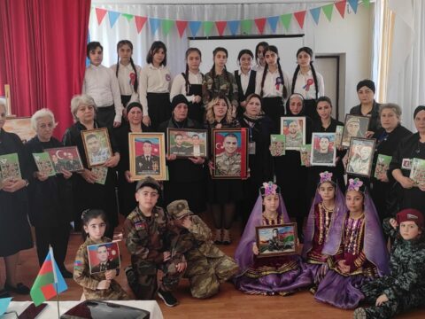 Sumqayıtda şair Esmira Günəşin şəhidlərə həsr etdiyi kitabların təqdimatı keçirildi