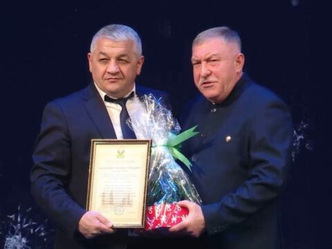 Leninoqorsk şəhərinin meri Azərbaycan diasporunun üzvlərini mükafatlandırıb (FOTO|VİDEO)