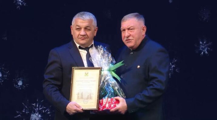 Leninoqorsk şəhərinin meri Azərbaycan diasporunun üzvlərini mükafatlandırıb (FOTO|VİDEO)