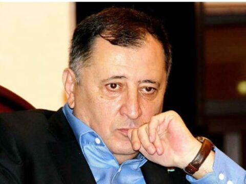 Tanınmış şair Baba Vəziroğlu kitabxanaya yeni şeir təqdim etdi