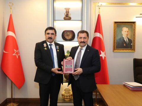 Milli Qəhrəman İbad Hüseynov Hatay valisi ilə görüşüb