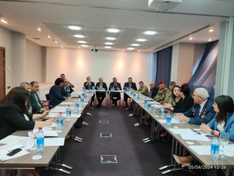 Şəhid ailələri və müharibə iştirakçılarının sosial təminatı ilə bağlı dəyirmi masa təşkil edilib