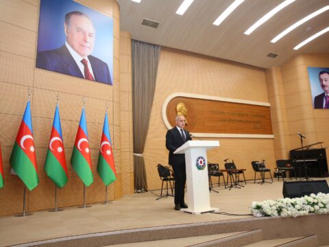 Binəqədidə Ulu Öndər Heydər Əliyevin anadan olmasının 101-ci il dönümünə həsr olunmuş “Azərbaycan mənim ürəyimdir…” adlı tədbir keçirilib