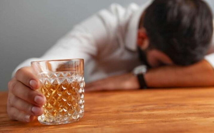 56 yaşlı kişi evində sevgilisi ilə yeyib-içdi, ona şiddət göstərdi – TƏFƏRRÜAT