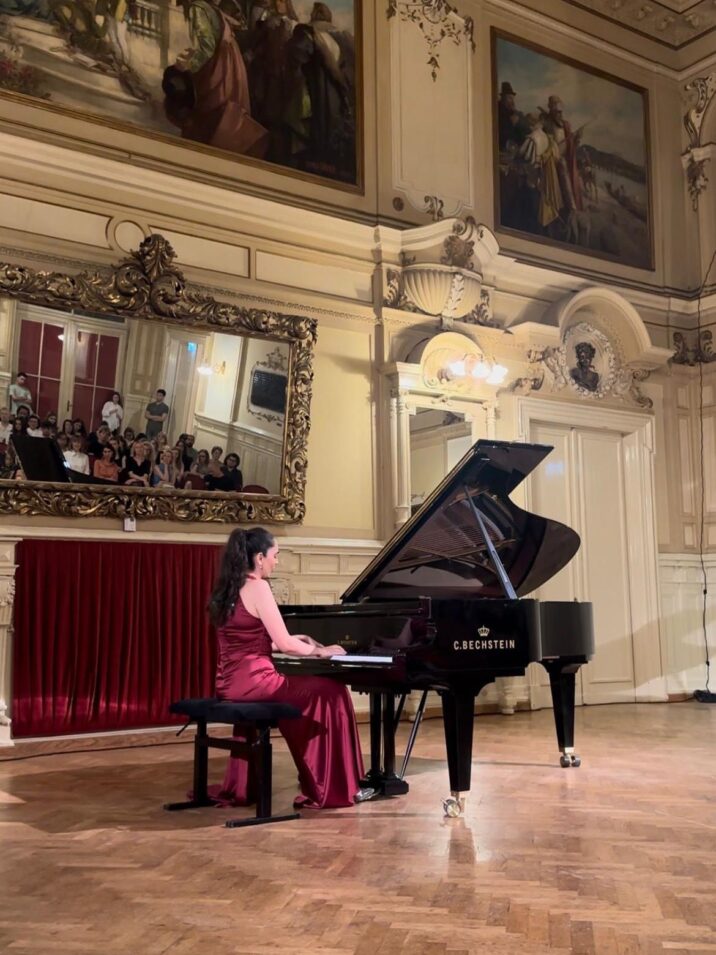 Gənc azərbaycanlı pianoçu Ayan Məmmədlinin Avropa səhnəsində növbəti möhtəşəm uğuru