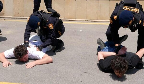 Cinayətkar dəstənin üzvləri məhkəməyə gətirildi