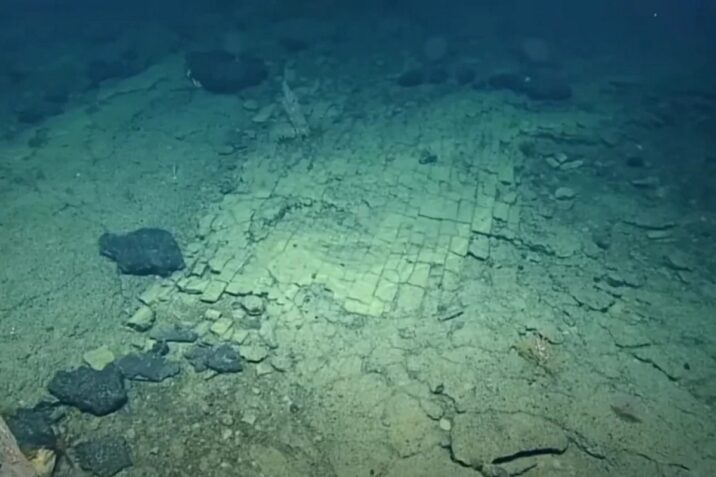 Sakit okeanın dibində “sarı kərpicdən yol” aşkarlandı