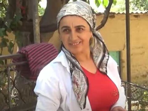 Cəlilabadlı qadın kəndə hücum edən çaqqalı əlləri ilə öldürüb – VİDEO