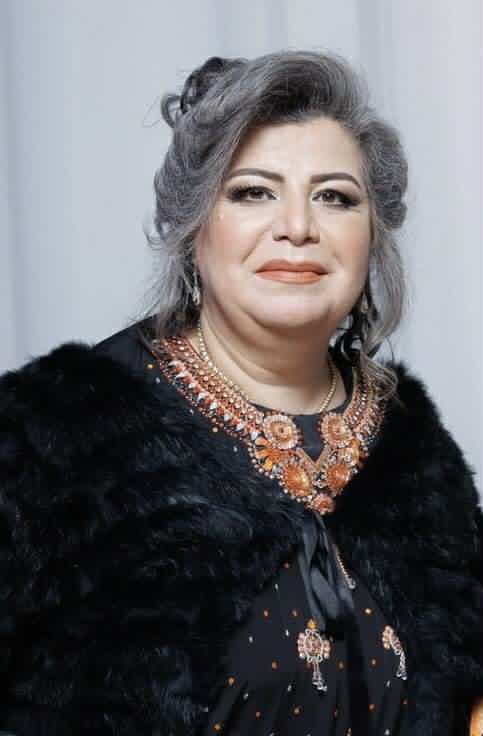 O, Mütaliəni xoşlayır, kitab oxumaqdan zövq alır…