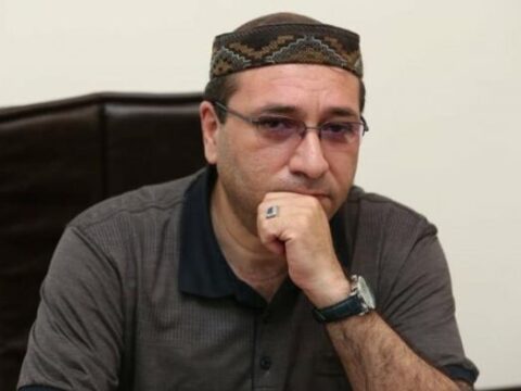 YARIM ƏSRLİK TƏBƏSSÜM – Əfşan Yisifqızı yazdı