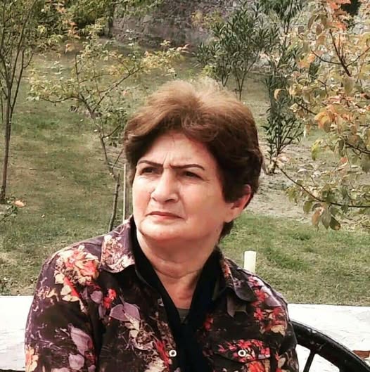 O, günəş şəfəqləri kimi nur saçır…